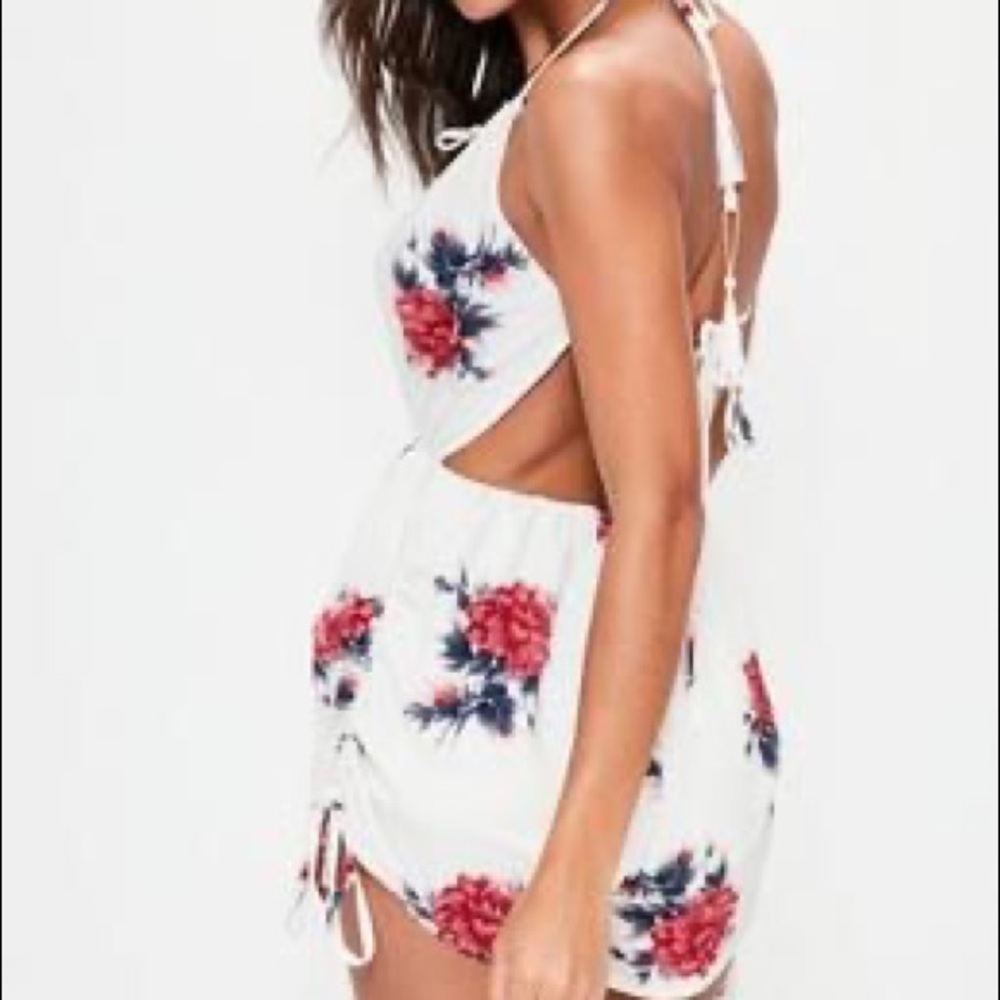 Missguided floral print tie Rutched side play suit cream